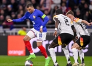 开云足球直播-足球巨星们的激烈交锋持续进行