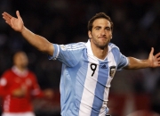 开云体育在线-跨界绝杀，当尼克斯的疯狂一夜遇见F1街道上的西亚卡姆时刻