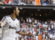 开云官方app入口-极限绝杀！雷诺车队险胜阿斯顿马丁，汉密尔顿惊艳四座演绎传奇一役