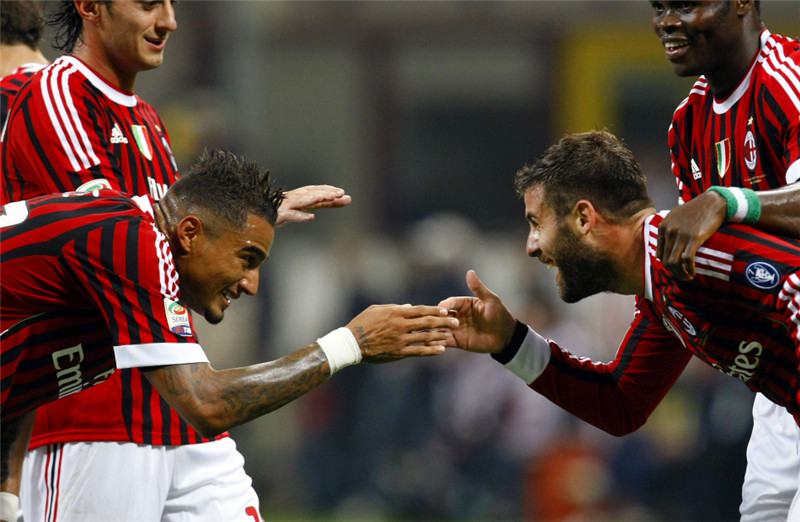 智利横扫罗马，伊布高光表现