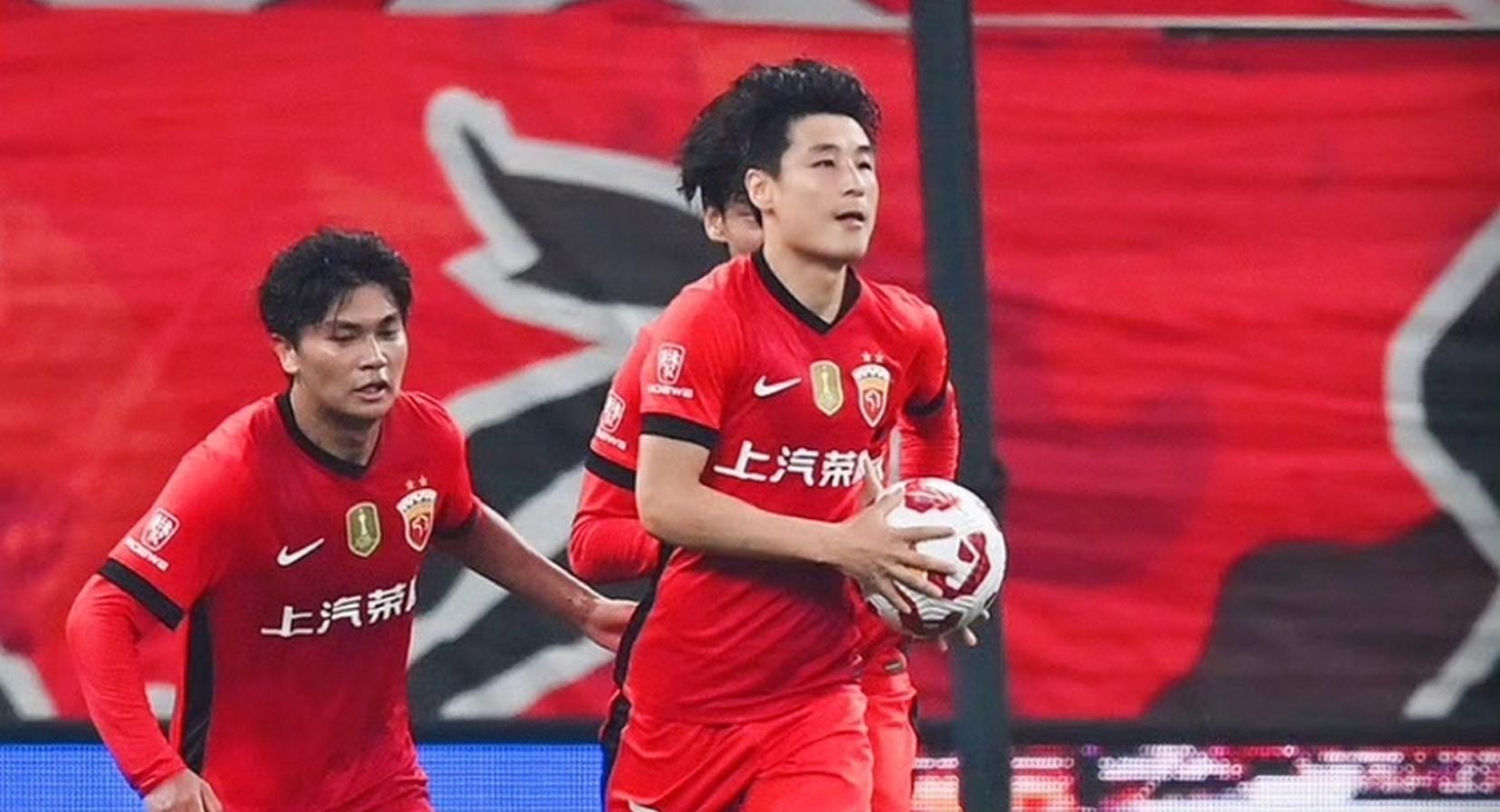 包含球队战绩稳步上升，青春风暴席卷中超的词条