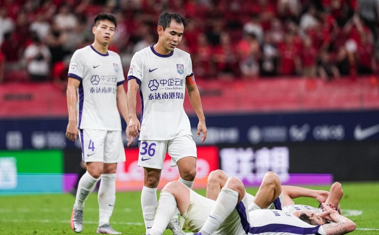 球队连胜两轮，势如破竹稳坐中超榜首的简单介绍