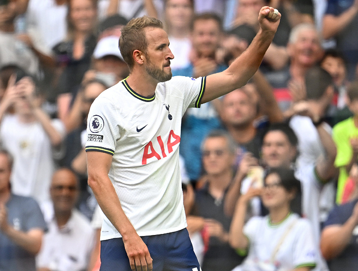 热刺大胜萨普顿，凭借凯恩梅开二度坐稳积分榜榜首位置的简单介绍