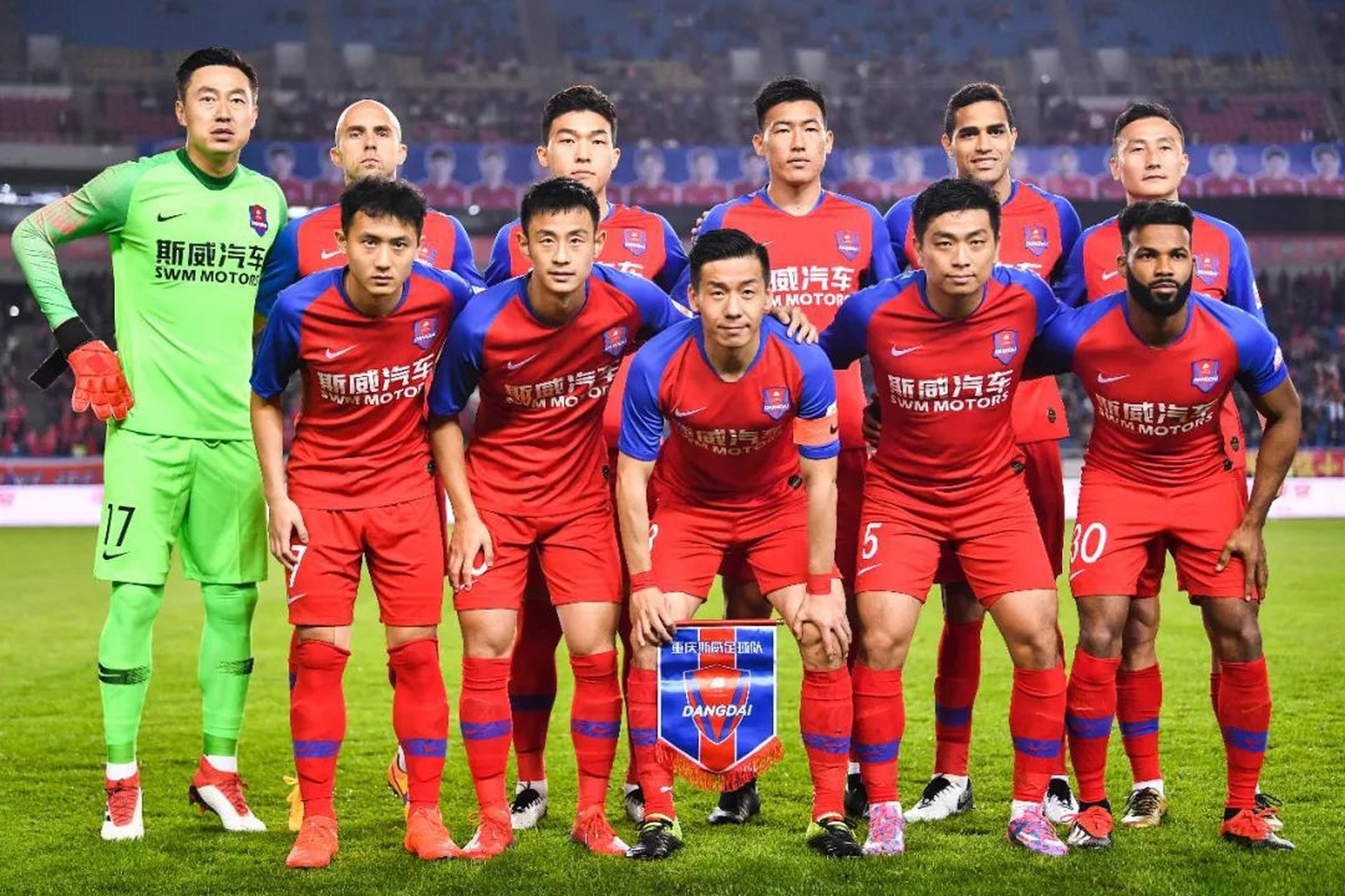 重庆斯威客场大胜深圳佳兆业，全队表现出色的简单介绍