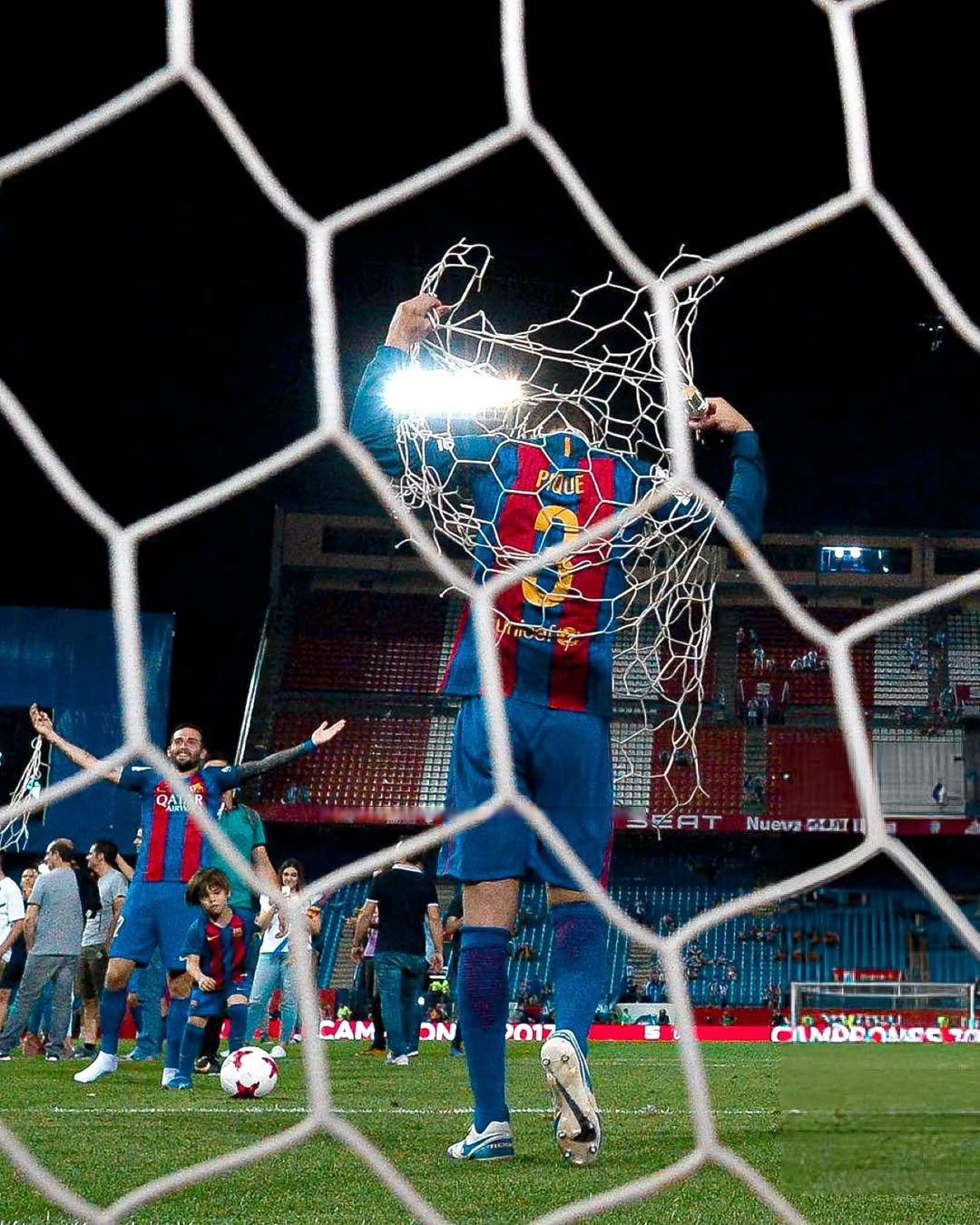 惊心动魄,足球场上燃烧的激情 惊心动魄,足球场上燃烧的激情