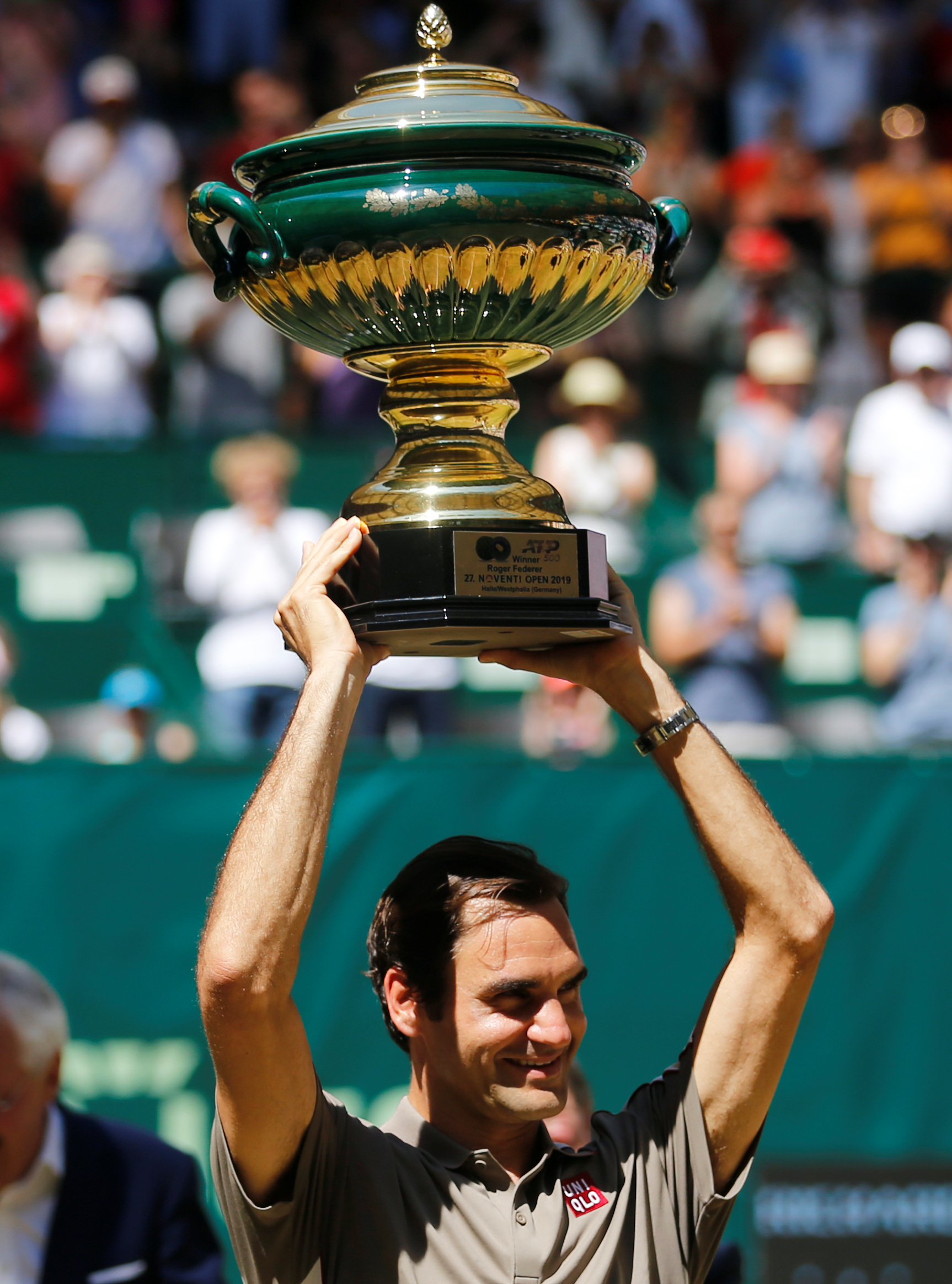 德国网球队绝地反击世界网球队，费德勒惊艳世界的简单介绍