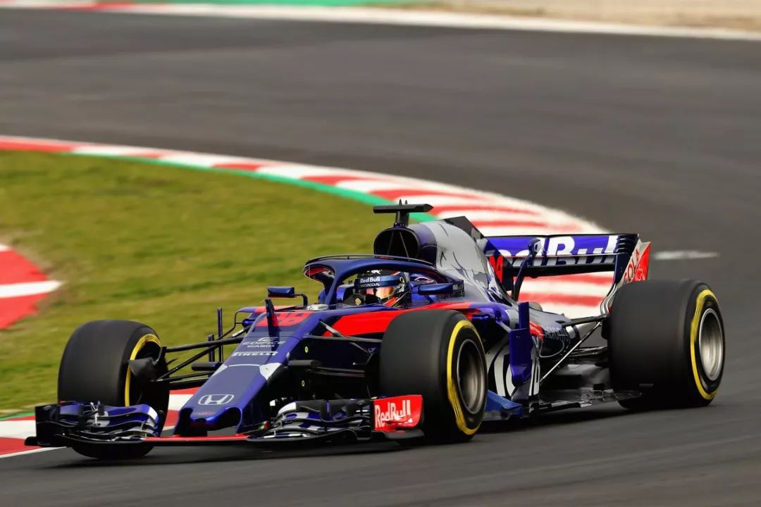 红牛车队翻盘索伯车队，诺里斯带队取胜