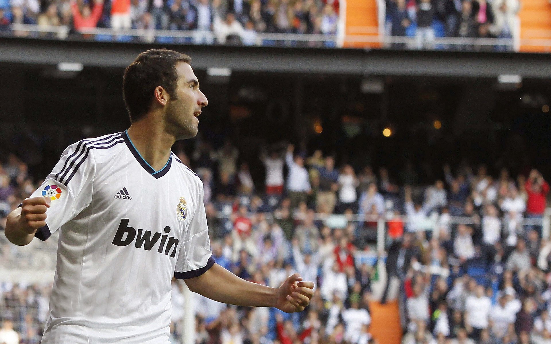 当巴斯托尼在德甲战场接管争冠命运，土耳其速胜皇马预言了足球的新常态