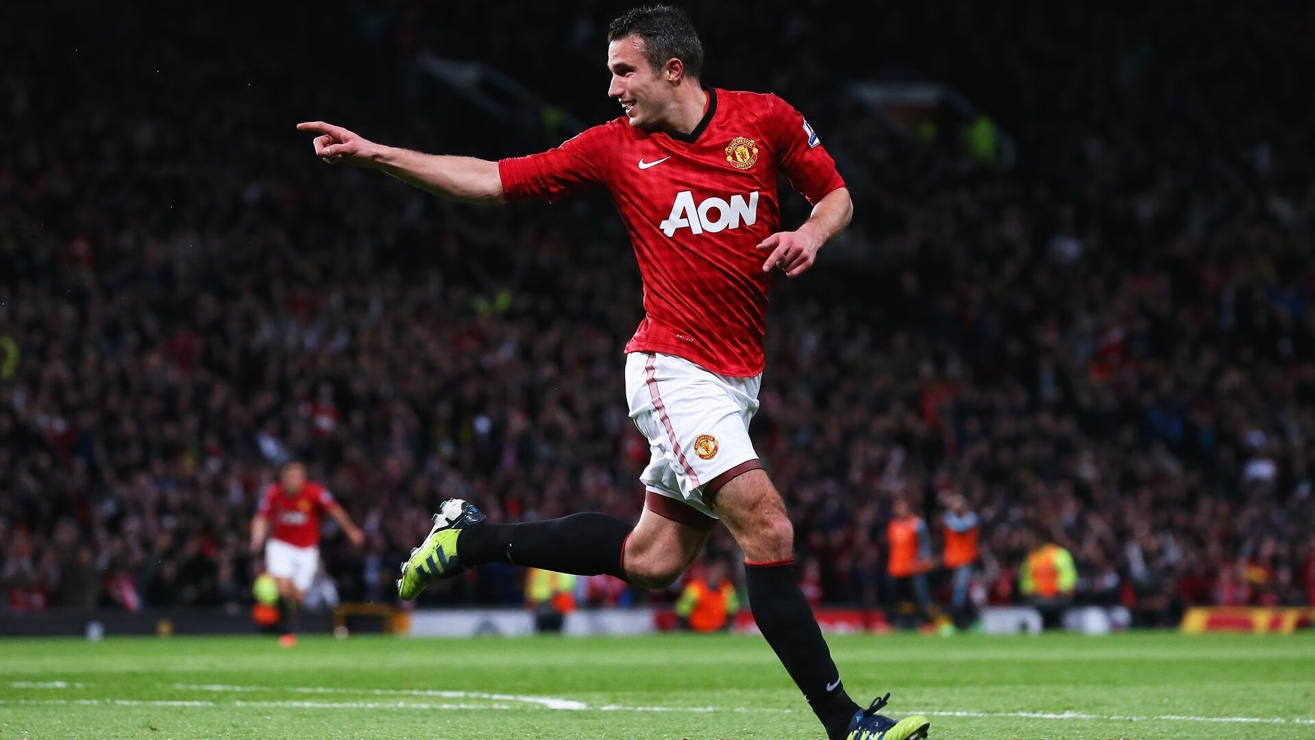 红牛风暴席卷F1，维斯塔潘火热状态终结梅赛德斯王朝