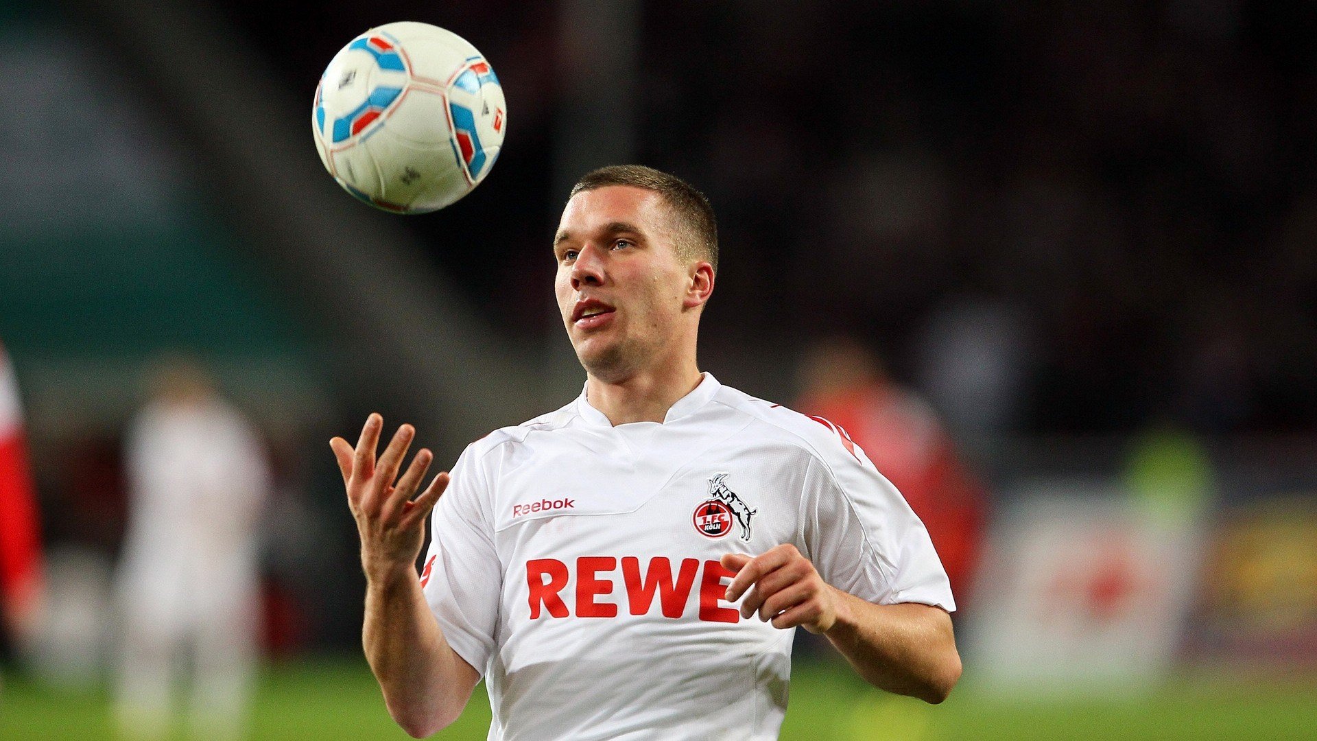 冰与火之歌，芬兰的团队魔法与梅西的个人神迹