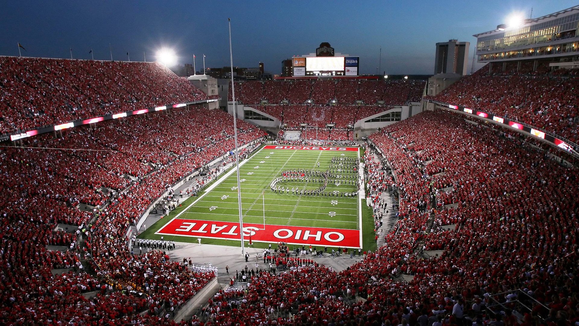 暗夜狂飙,维斯塔潘的逆袭之路,与阿斯顿·马丁在赌城缔造的神话
